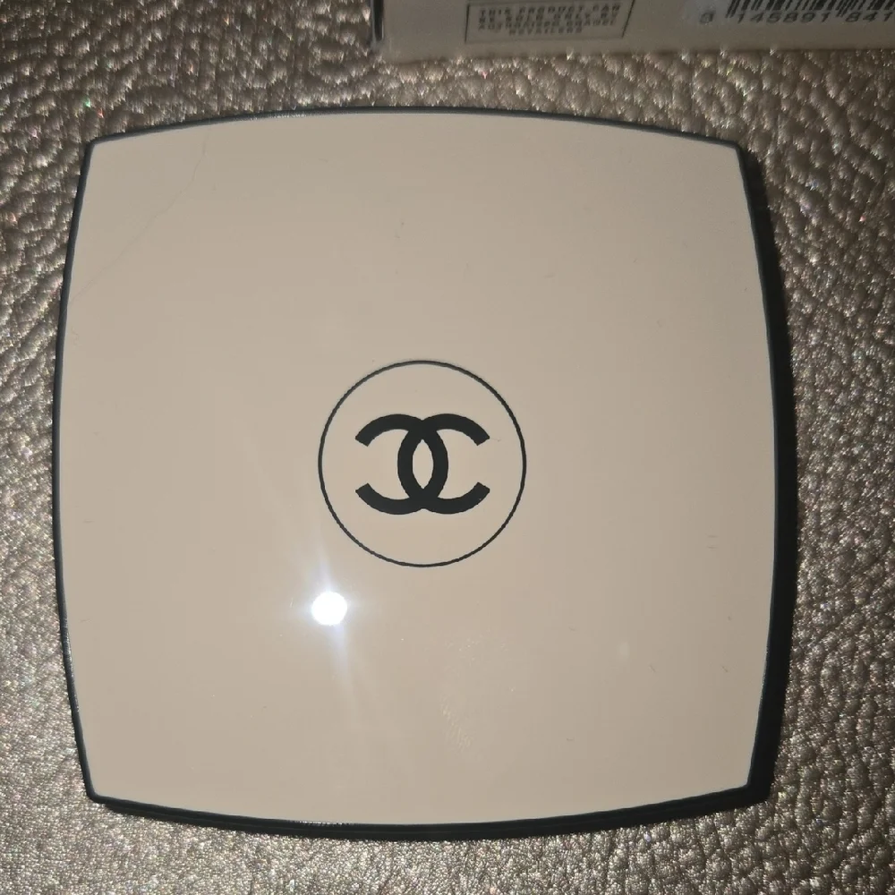 CHANEL Les Beiges Natural Eyeshadow Palette - Picture 4 of 6
